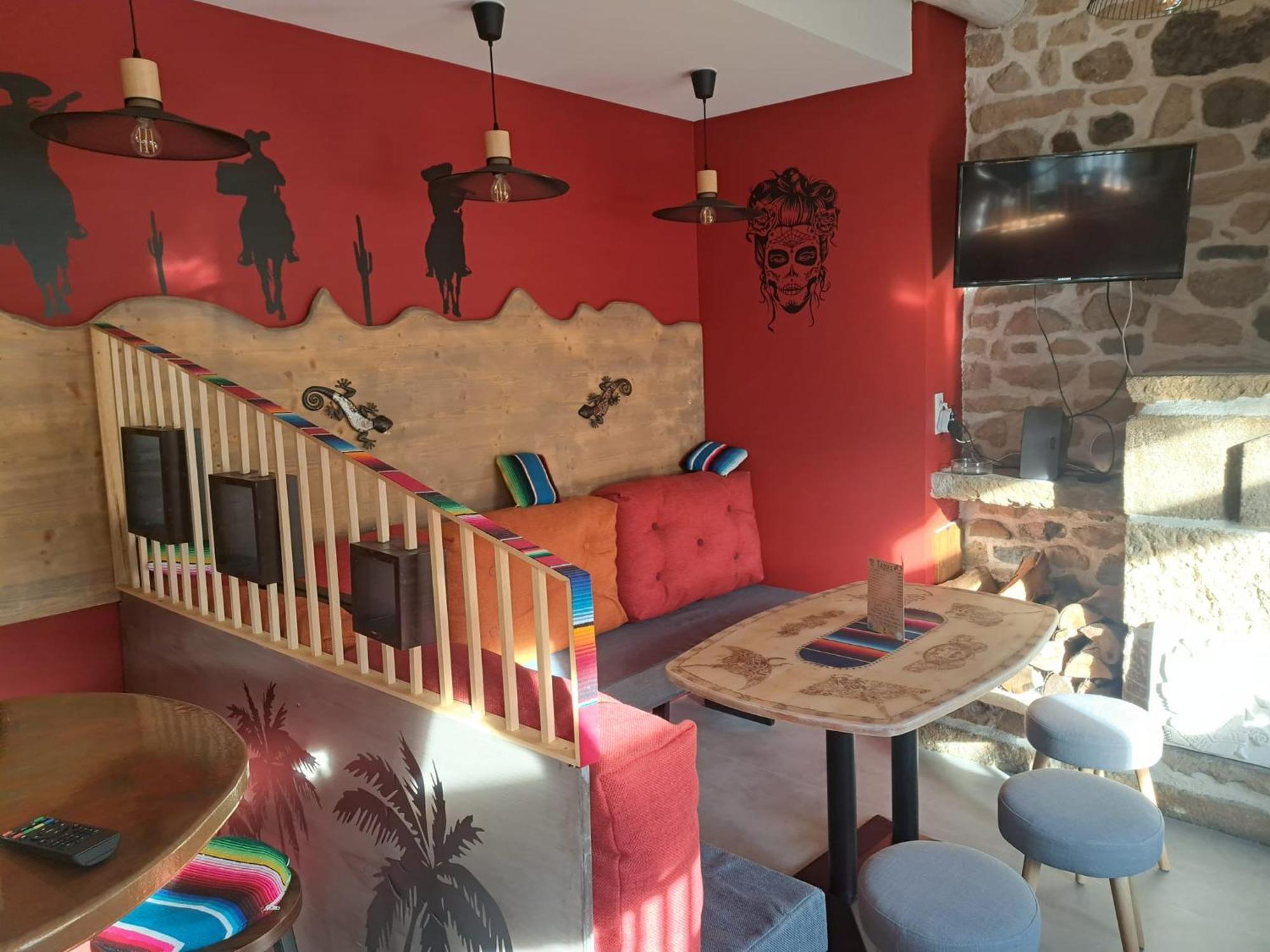 Le Barriol Hotel Saint-Julien-Chapteuil Luaran gambar