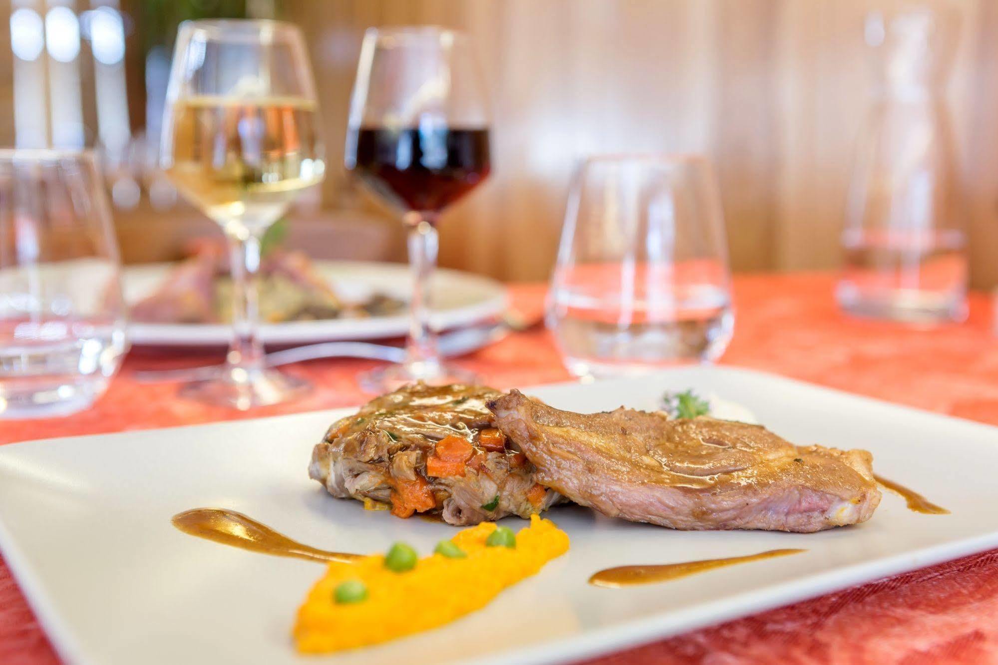 Le Barriol Hotel Saint-Julien-Chapteuil Luaran gambar