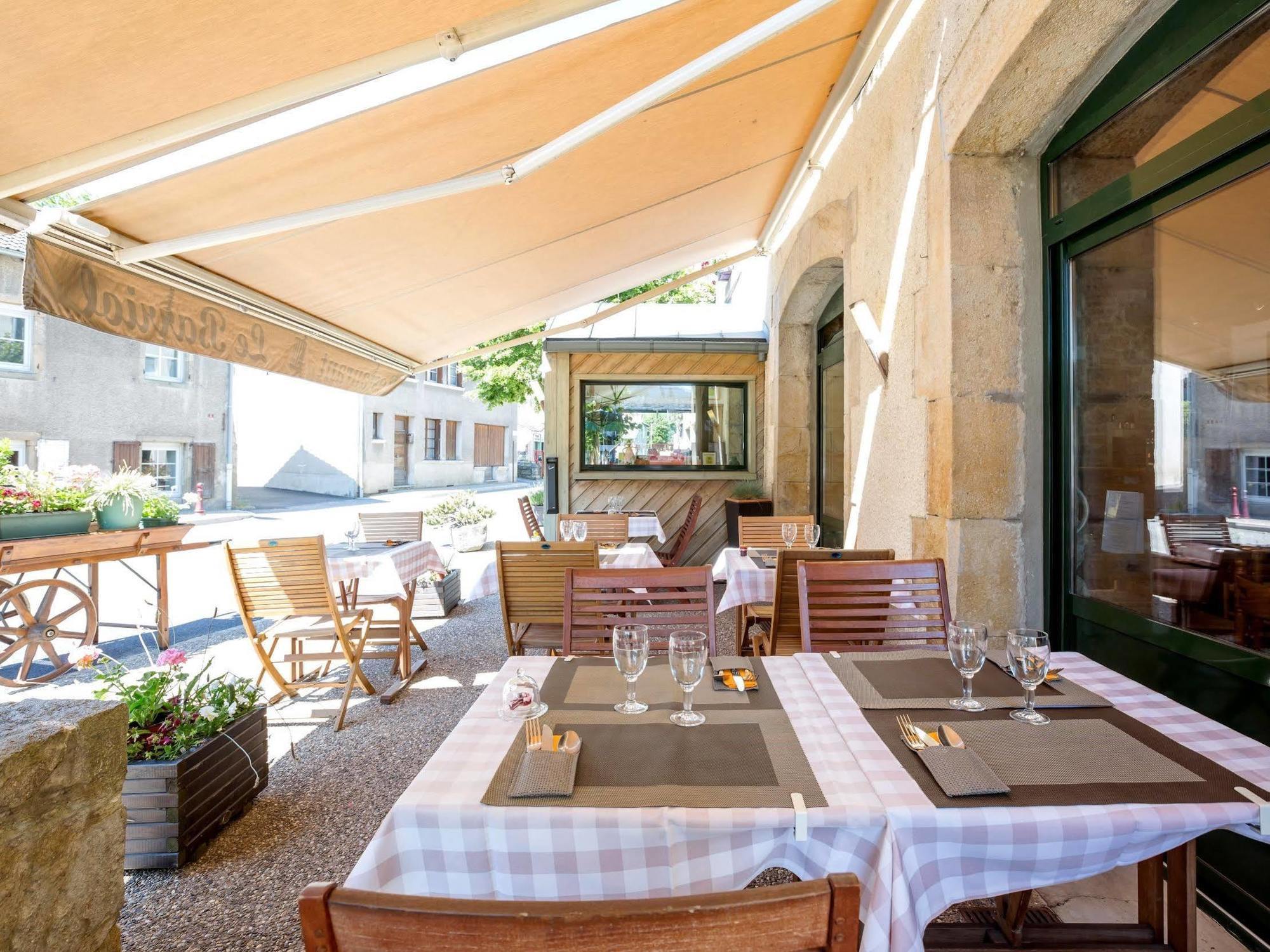 Le Barriol Hotel Saint-Julien-Chapteuil Luaran gambar